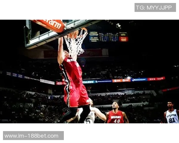 米奇约翰逊：客场挑战增强球队凝聚力与团结精神