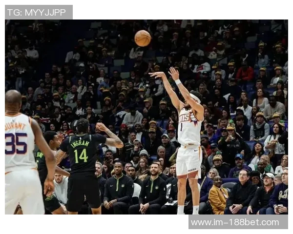 布克：外界认为我安静但在赛场上我会积极发声并努力表达正确观点