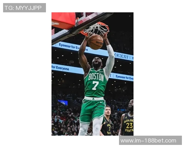 杰伦布朗全能表现助力球队胜利砍下35分5板5助1断展现领袖风范